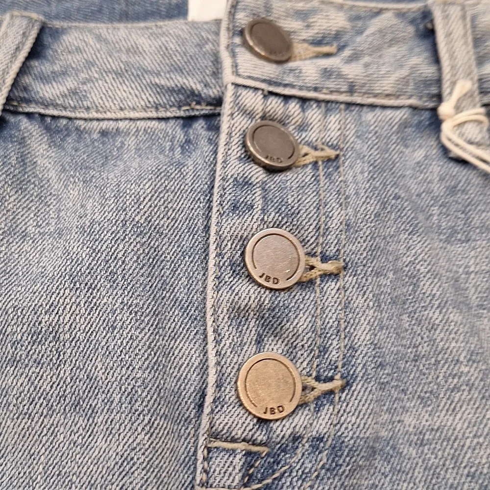 New JBD Button Fky Just Black Distressed Light Wash Denim Skirt 80s Vibes Frayed
